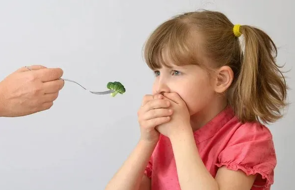 Gérer les picky eaters : astuces pour une alimentation enfant équilibrée