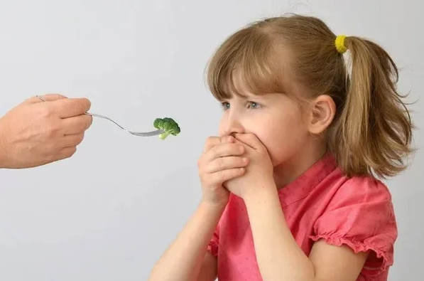 Gérer les picky eaters : astuces pour une alimentation enfant équilibrée